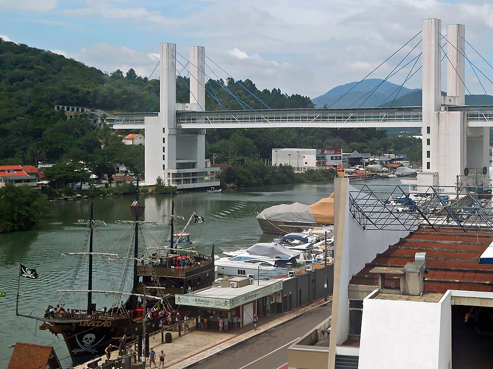 Ponto Turístico Passarela da Barra em Balneário Camboriú
