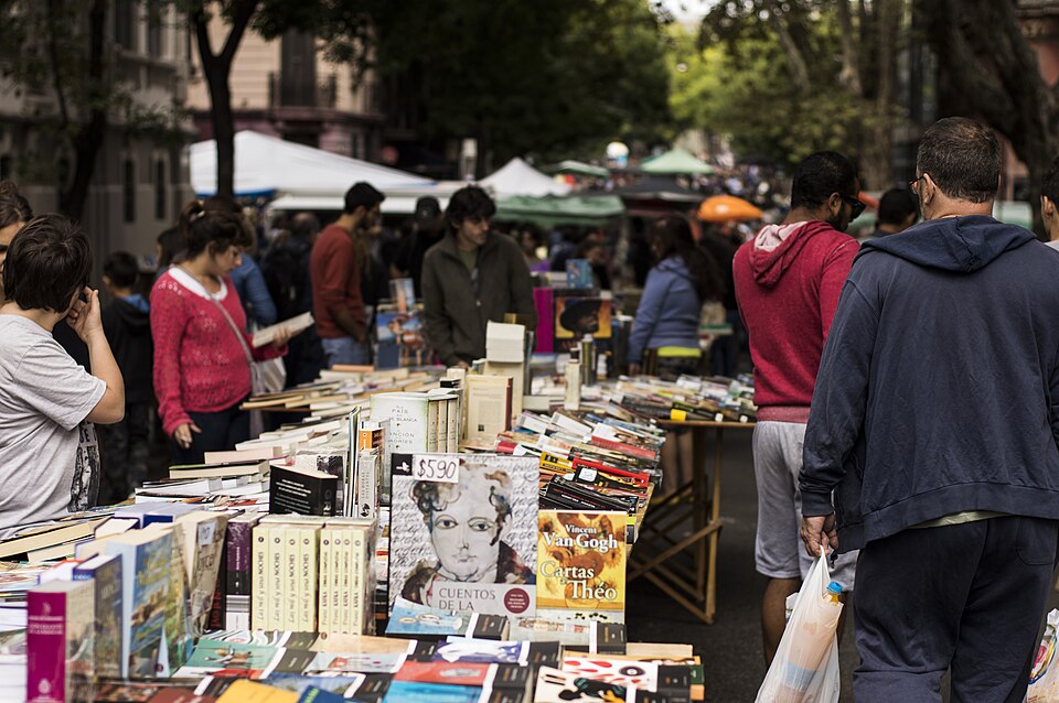 Ponto Turístico Feira de Tristán Narvaja em Montevidéu