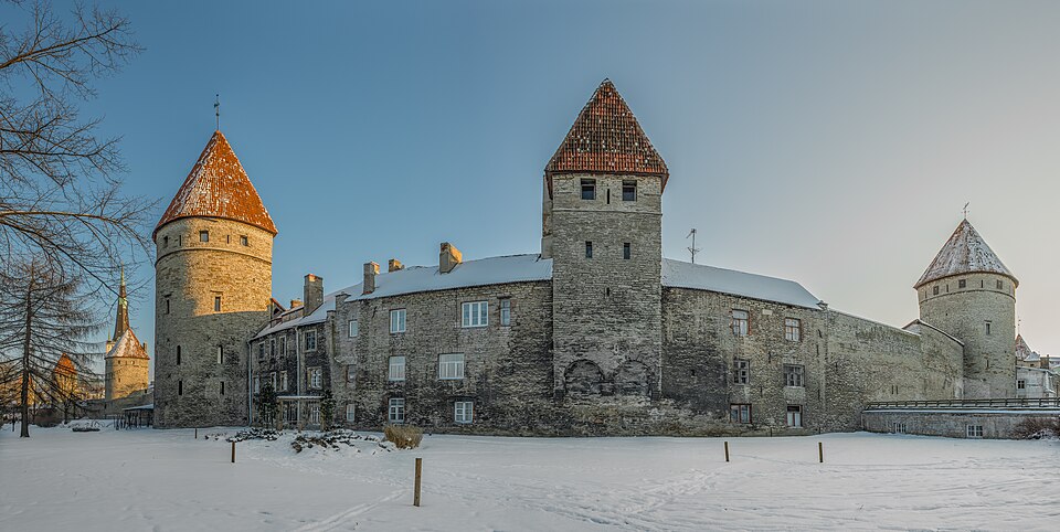 Ponto Turístico Muralhas de Tallinn e Torres de Guarda em Tallinn