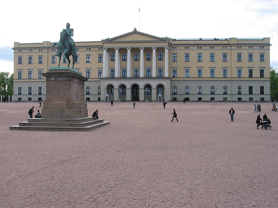 Ponto Turístico Rua Karl Johans Gate em Oslo