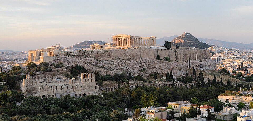 Ponto Turístico Acrópole de Atenas e o Partenon em Atenas