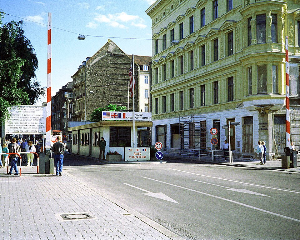 Ponto Turístico Checkpoint Charlie em Berlim