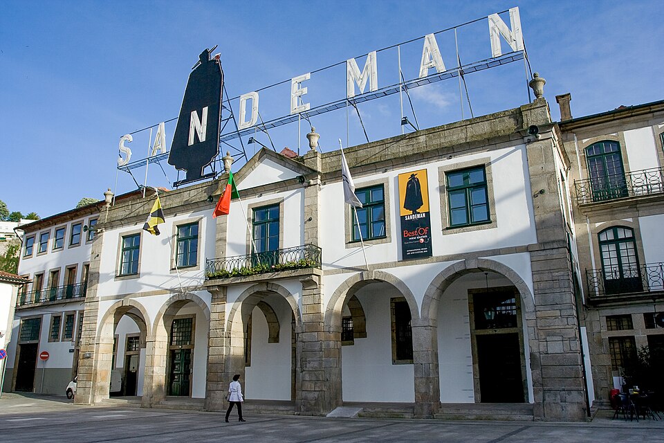 Ponto Turístico Caves de Vinho do Porto (Calçadão da Orla) em Vila Nova de Gaia