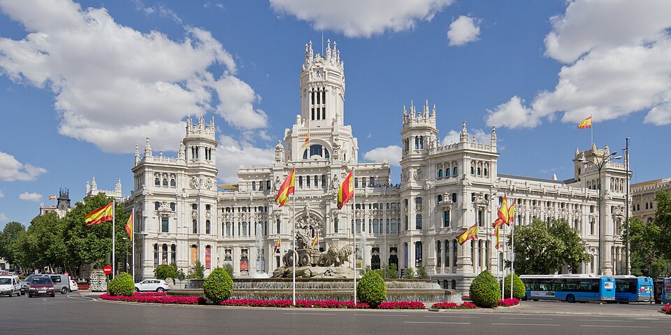 Ponto Turístico Palácio de Cibeles e a Praça em Madrid