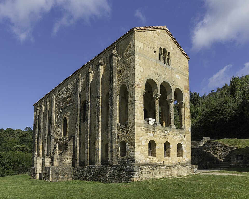 Ponto Turístico Igreja de Santa Maria do Naranco (Arredores - UNESCO) em Oviedo