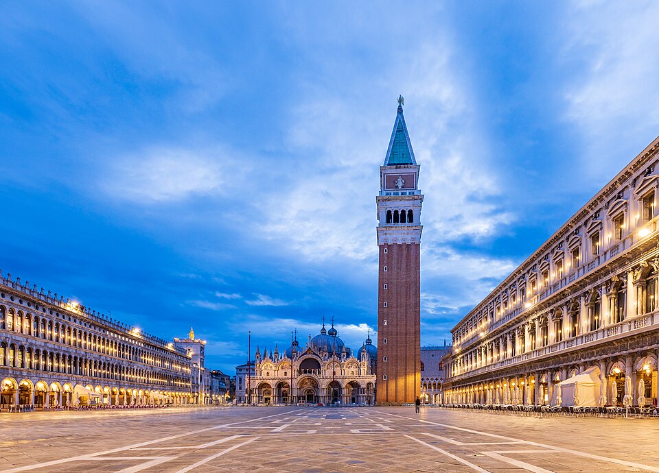 Ponto Turístico Campanário de São Marcos (Campanile) em Veneza