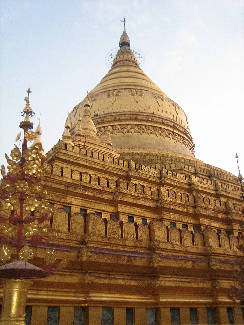 Ponto Turístico Pagode Shwezigon (Shwezigon Paya) em Bagan